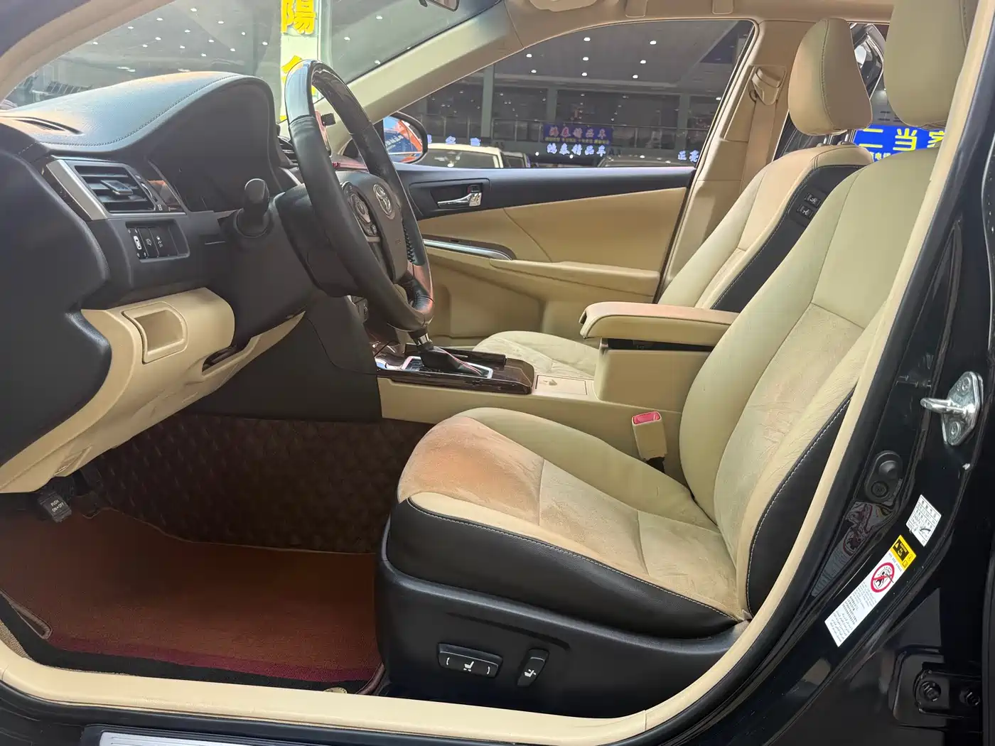 Toyota Camry 2016 2.5G 10th Anniversary Luxury Navigation Edition фото 8