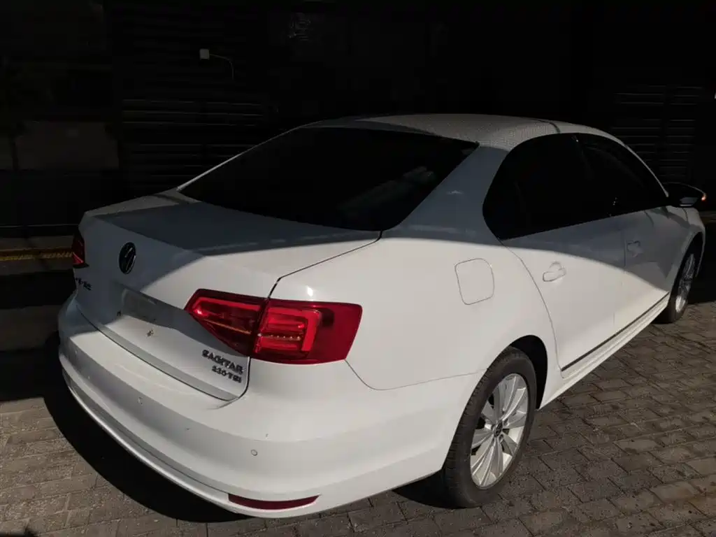 Volkswagen Sagitar 2015 230TSI Automatic Comfort фото 7