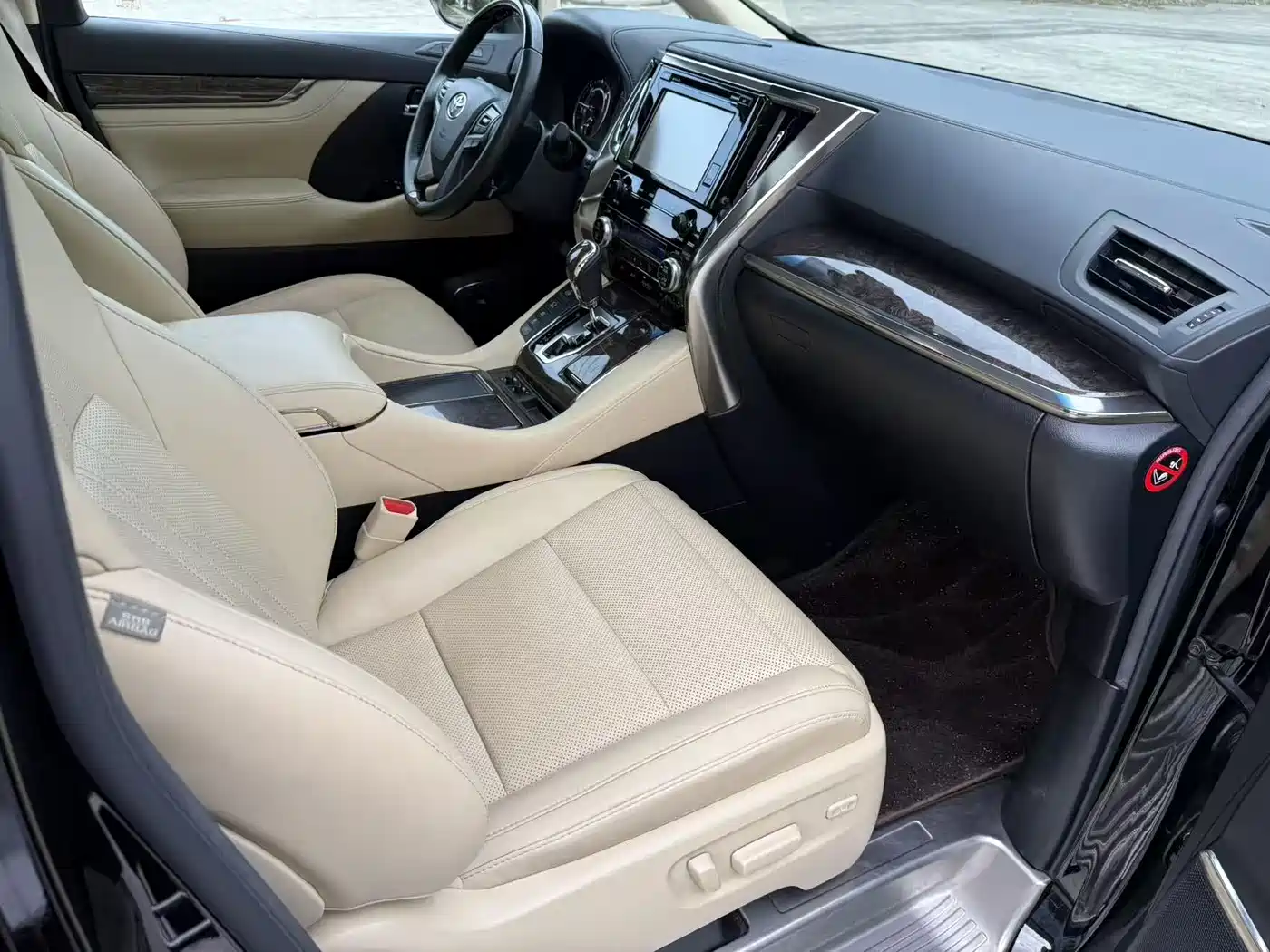 Toyota Alphard 2019 Hybrid 2.5L Premium Edition фото 11