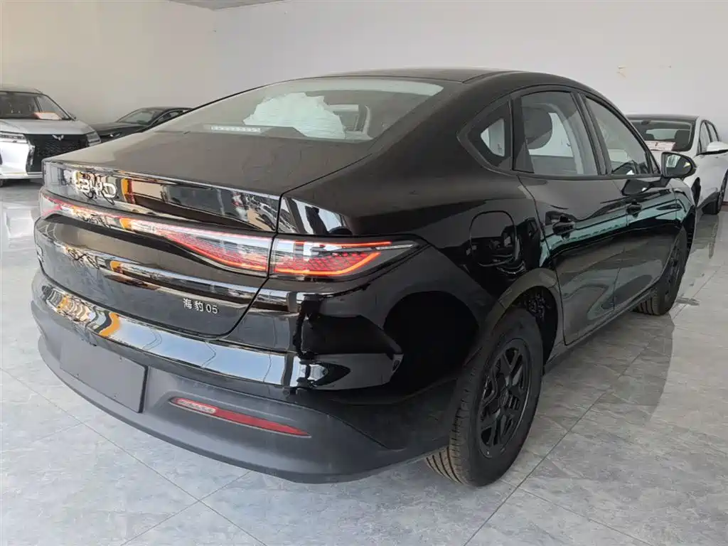 BYD Hai Bao 05 DM-i 2026 DM-i 128KM Luxury фото 7