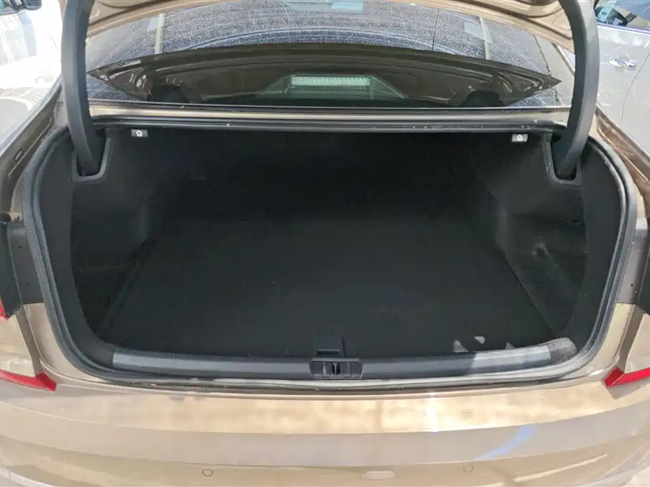 Volkswagen Passat 2017 330TSI DSG Luxury фото 4