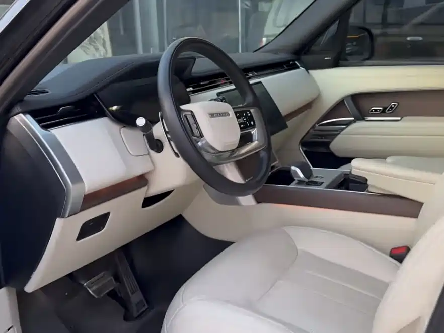 Land Rover Range Rover 2025 3.0 L6 400PS Flourishing Era Extended Wheelbase фото 4