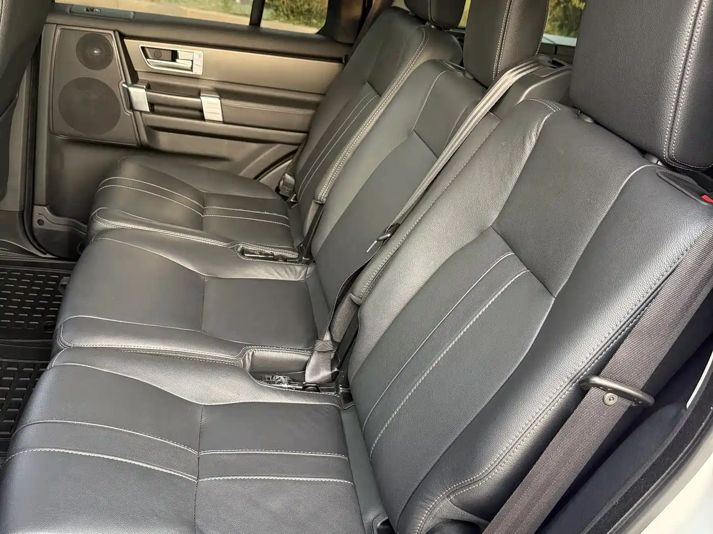 Land Rover Discovery 2015 3.0 SDV6 HSE Diesel фото 30