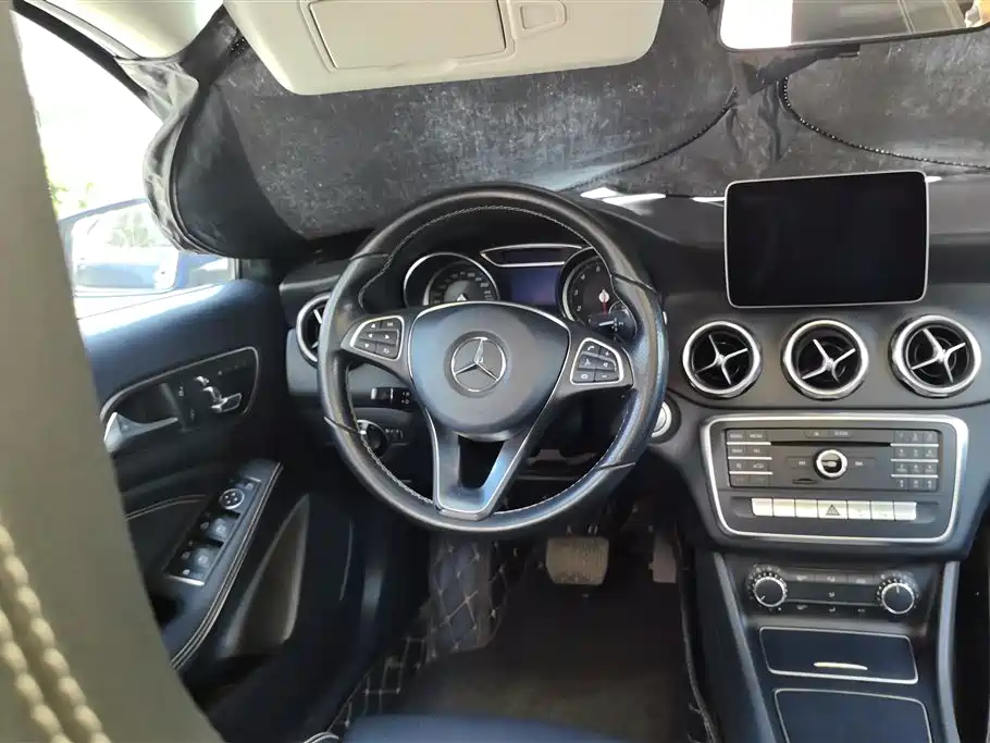 Mercedes-Benz GLA 2017 GLA 200 Dynamic фото 15