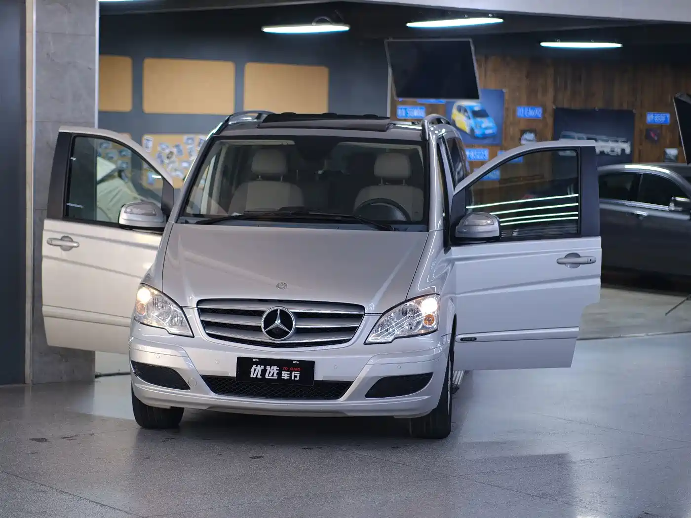 Mercedes-Benz Viano 2013 2012 2.5L Premium Edition