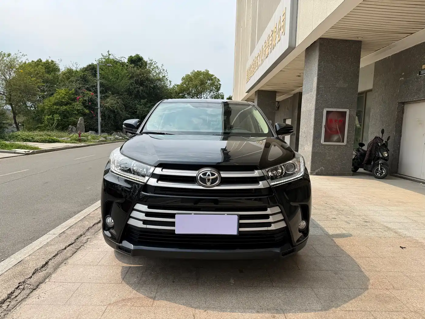 TOYOTA HIGHLANDER