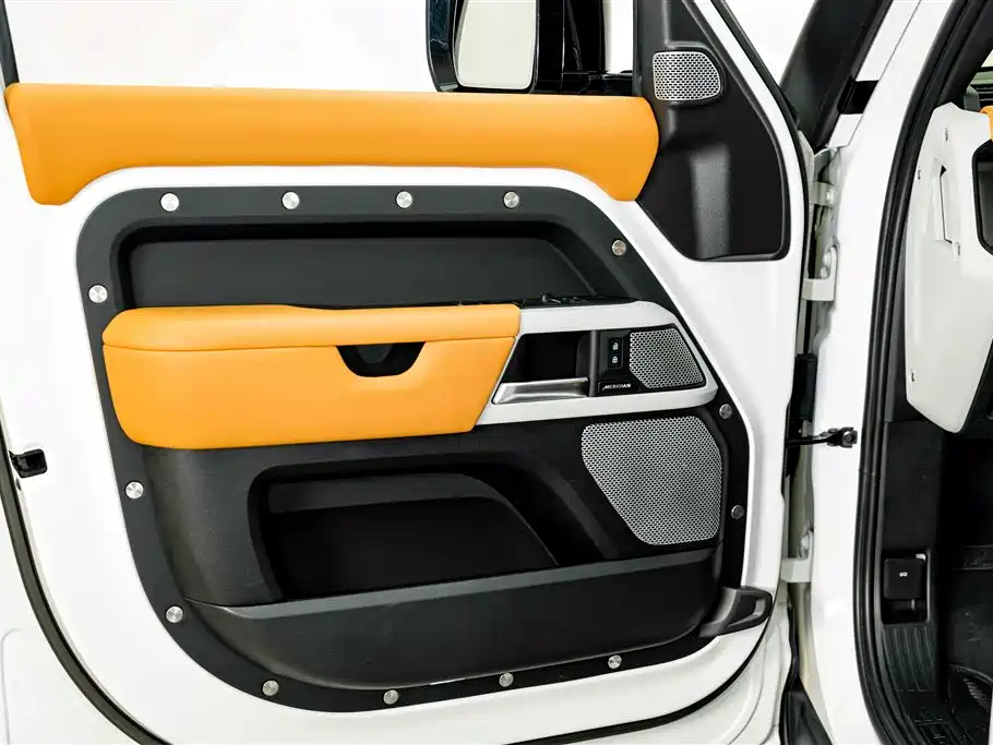 Фото 20 - Land Rover Defender