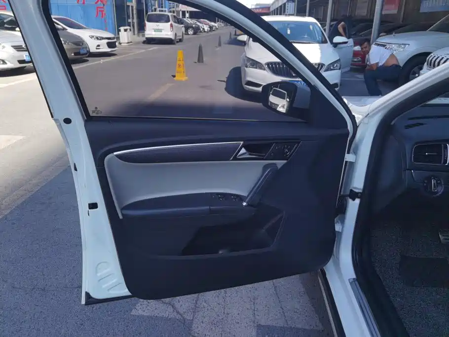 Volkswagen Gran Lavida 2014 2014 1.6L Auto