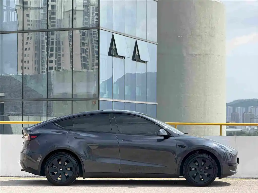 Фото 8 - Tesla Model Y