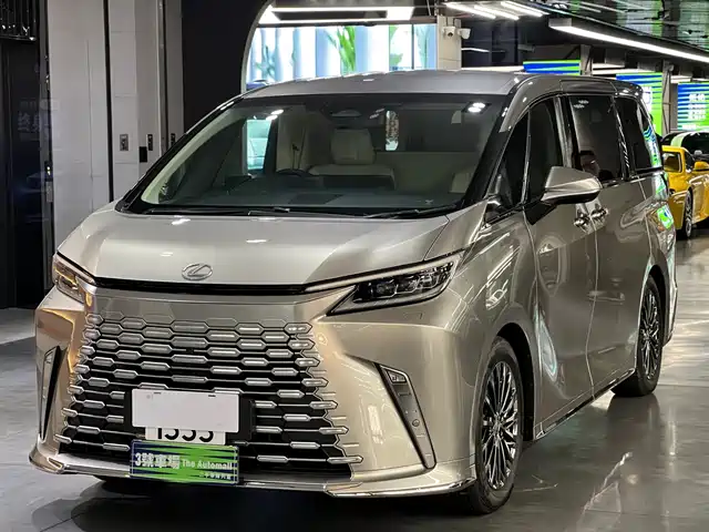 Lexus LM 350h, 4 места