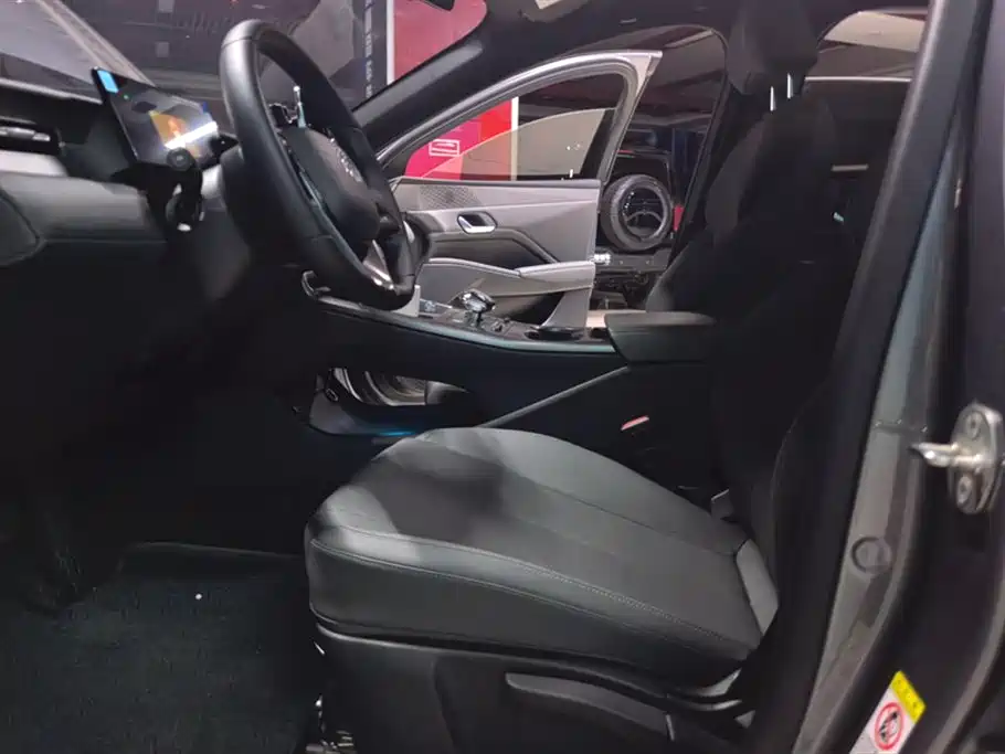 BYD Qin PLUS 2025 DM-i Smart Drive 55KM Leader фото 9