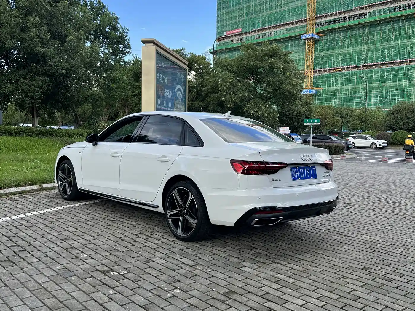 Фото 9 - Audi A4L