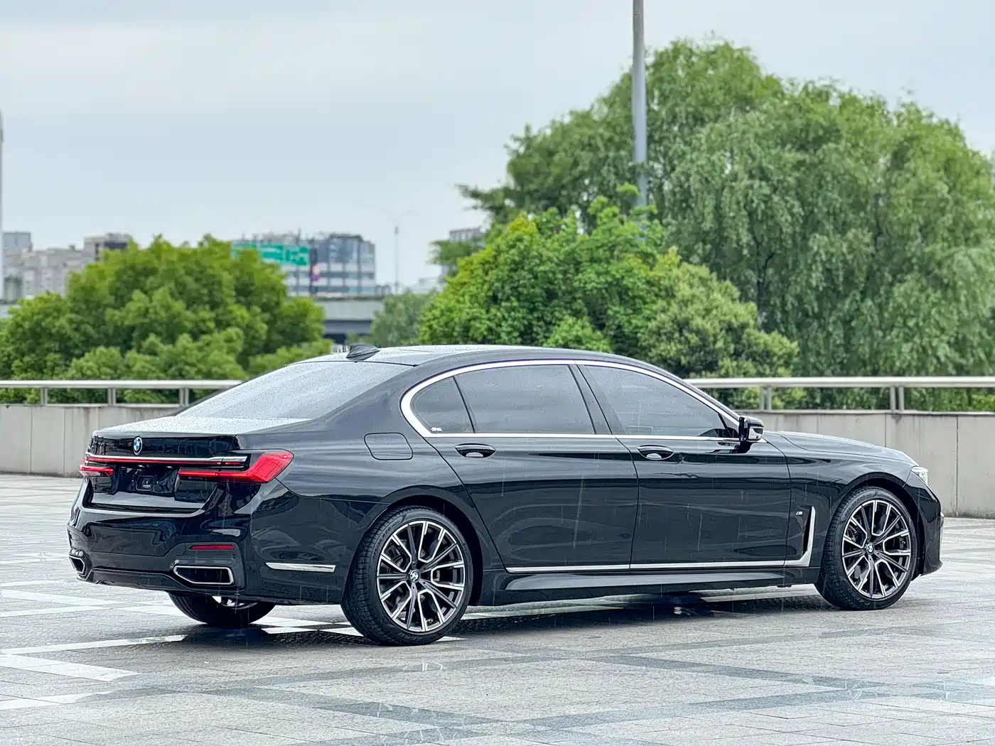 BMW 7 Series 2021 Model 740Li Leading M Sport Package фото 5