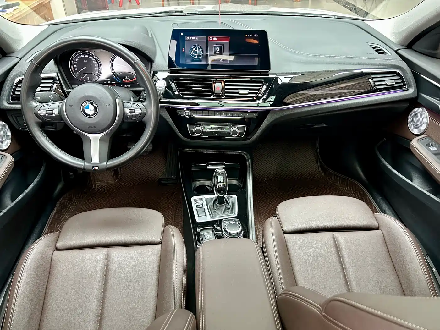 BMW 1 Series 2023 120i M Sport Shadow Edition фото 12
