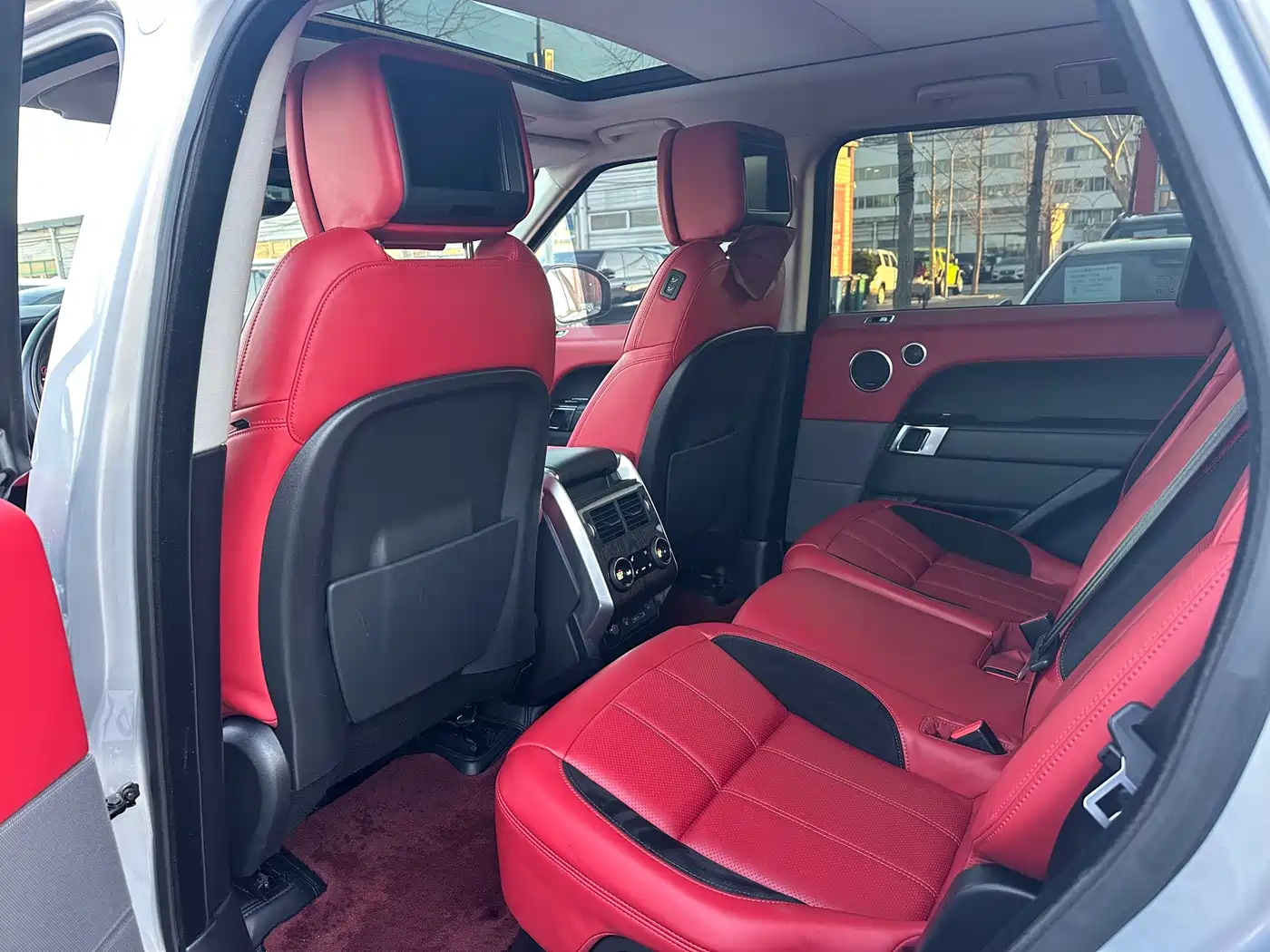 Land Rover Range Rover Sport 2022 3.0 L6 Gloss Black Edition фото 6