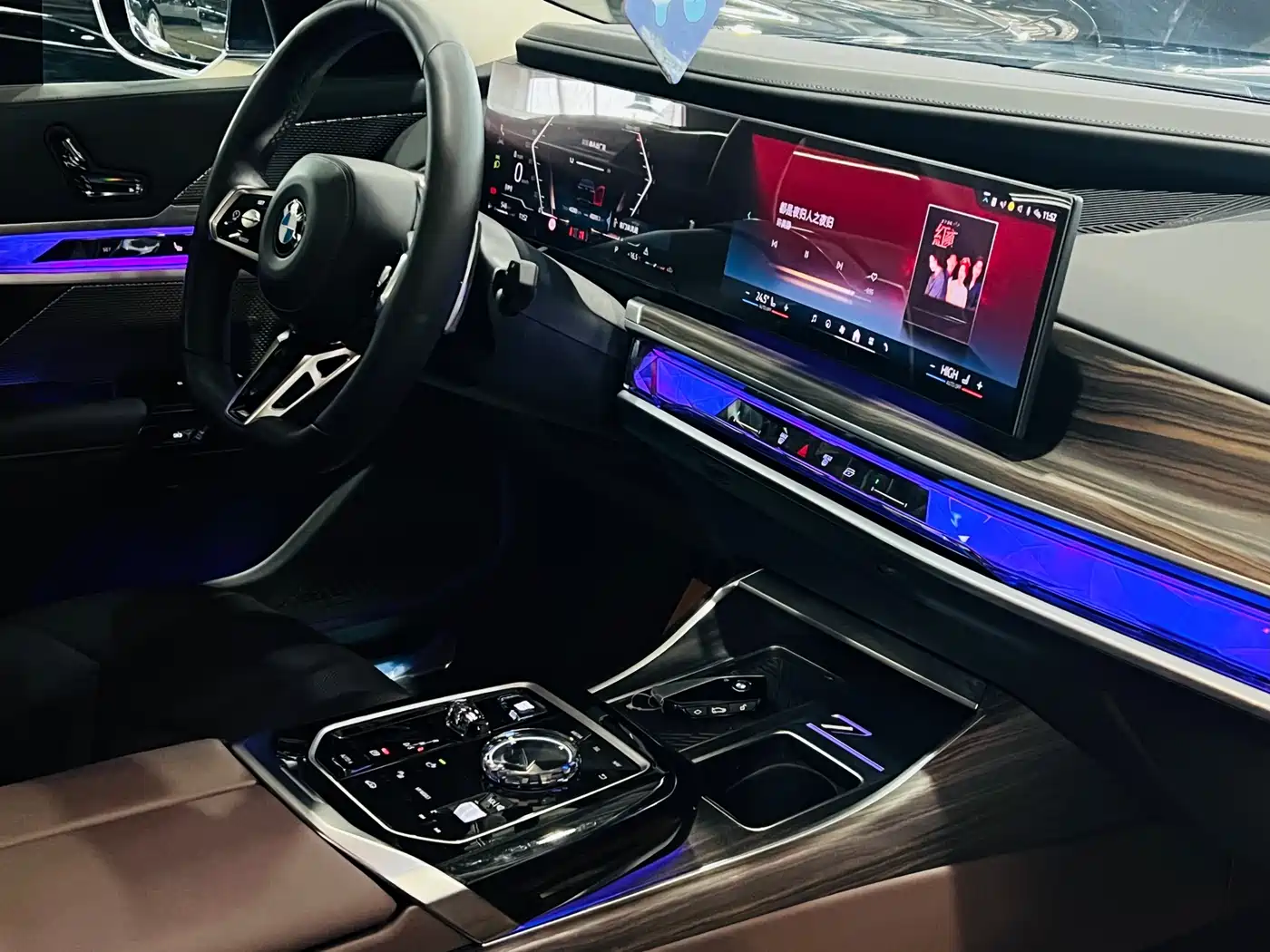 BMW 7 Series 2023 Model 735Li M Sport Package фото 13