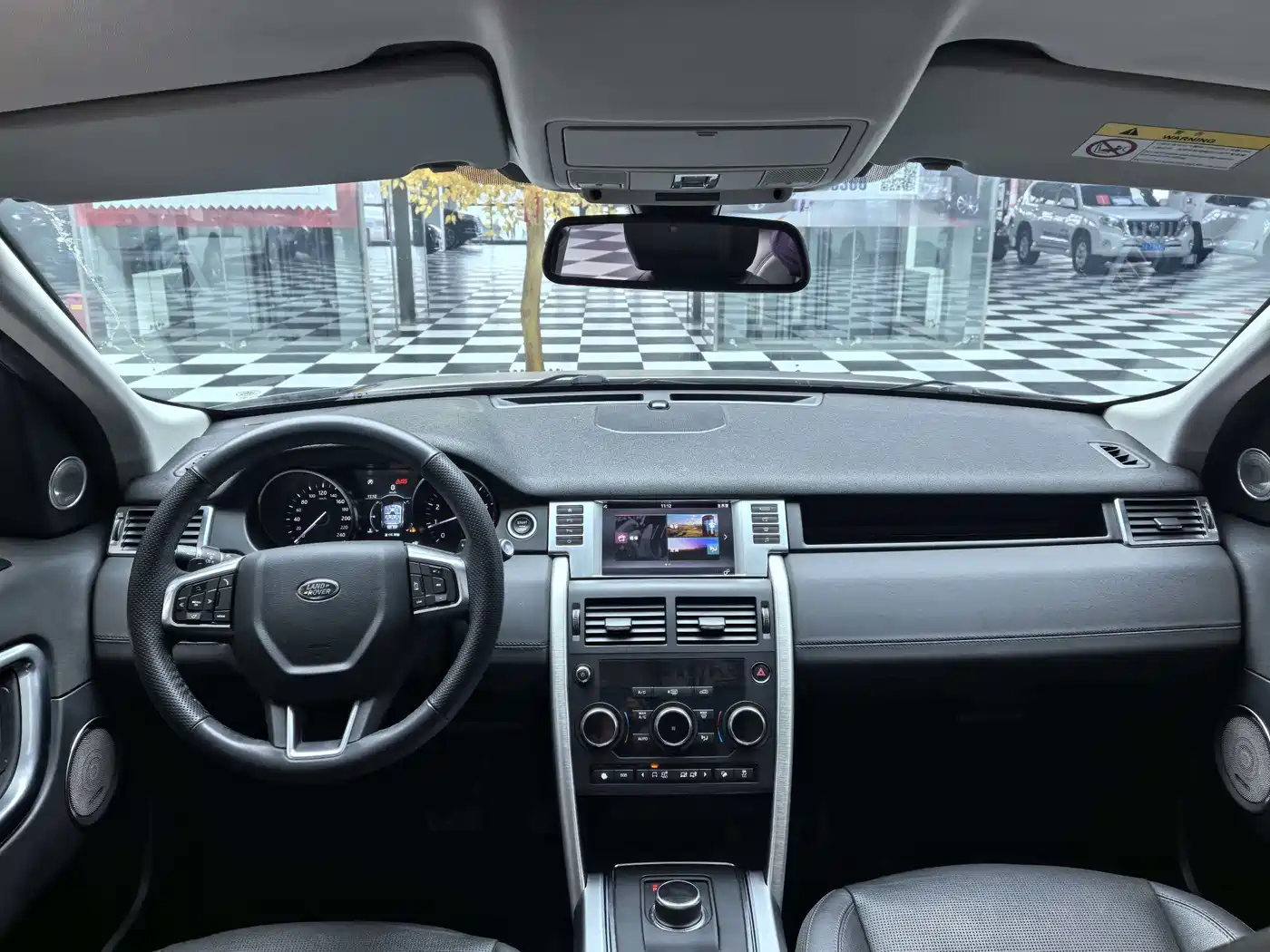 Land Rover Discovery Sport 2018 240PS SE Edition фото 8