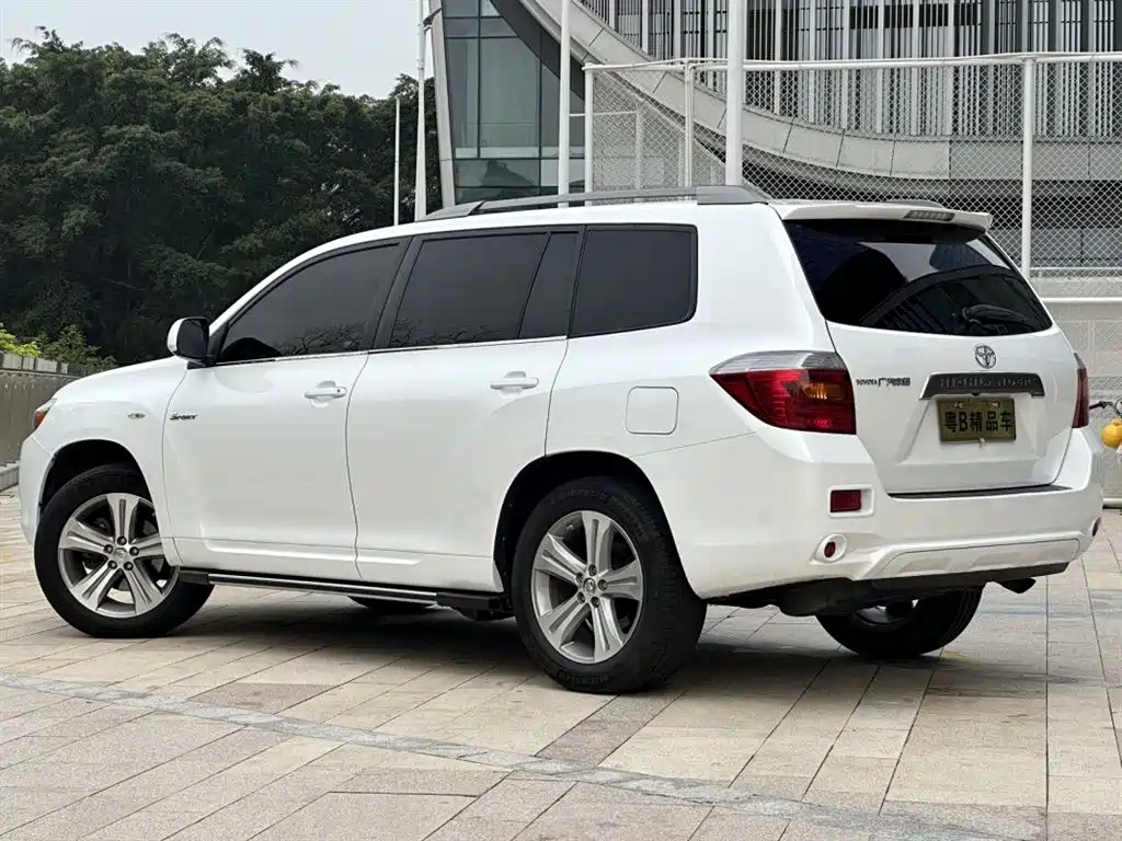 Toyota Highlander 2011 2.7L 2WD 7-seat Luxury фото 6