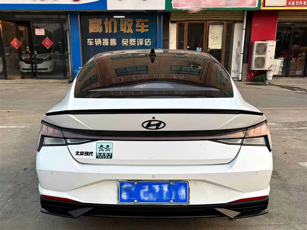 Hyundai Elantra 2022 1.5L CVT 20th Anniversary Edition фото 11