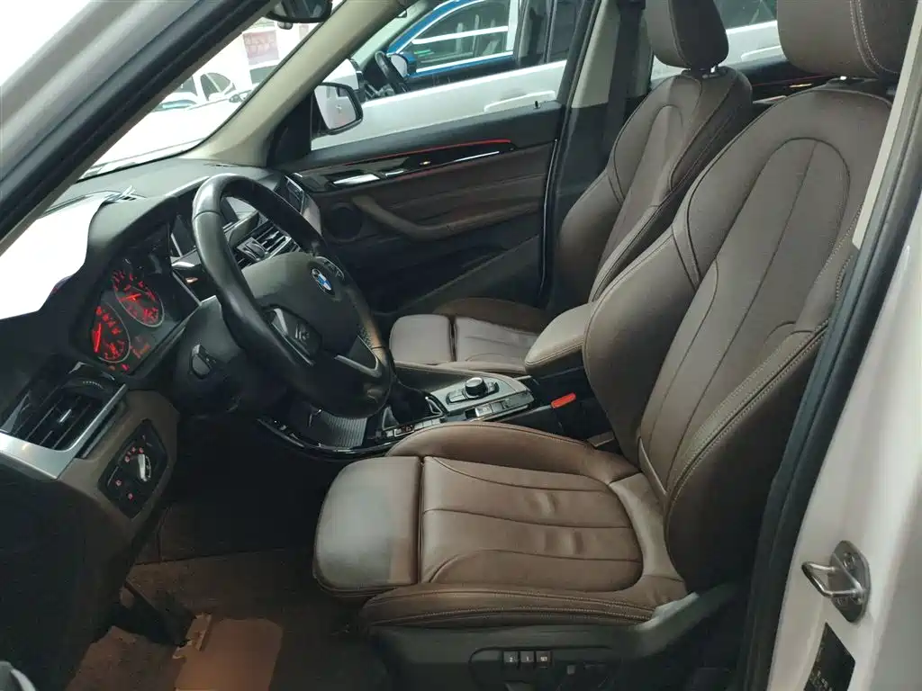 BMW X1 2018 sDrive18Li Premium Model фото 11