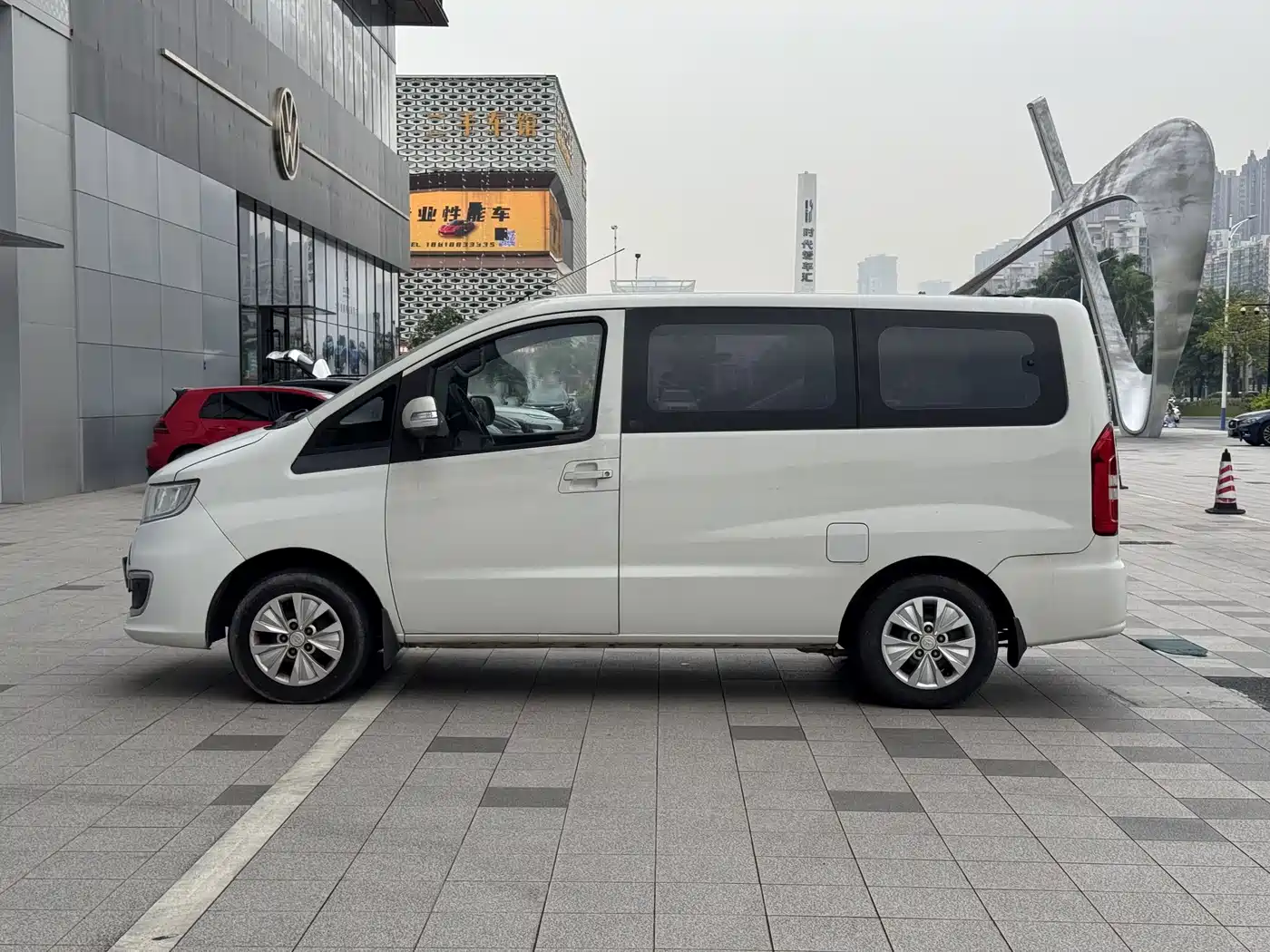 JAC Refine M3 2016 2016 IKEA Edition 1.6L Luxury