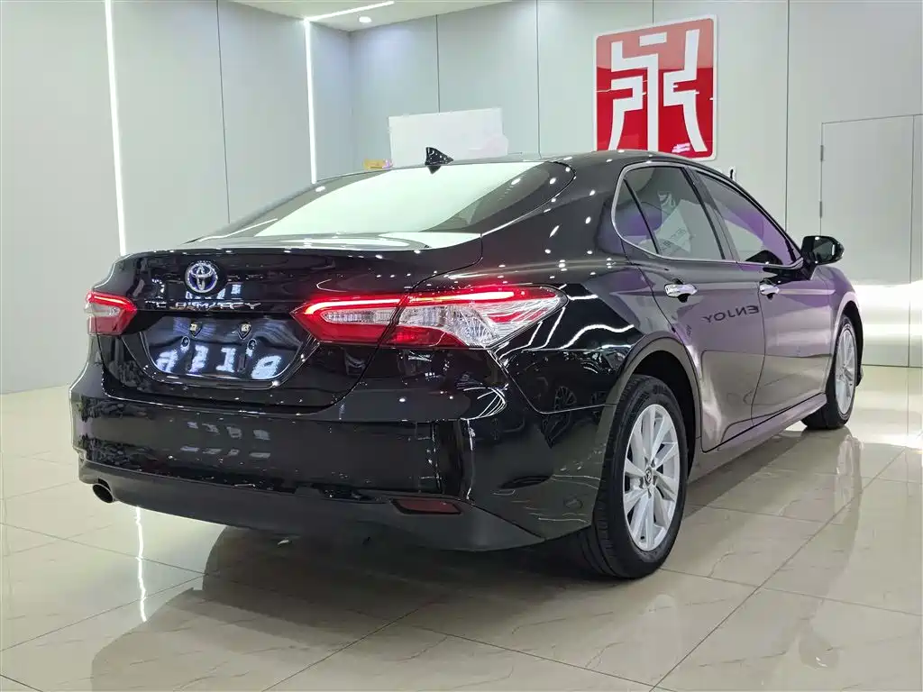 Toyota Camry 2021 Hybrid 2.5HGVP Leading Edition фото 4