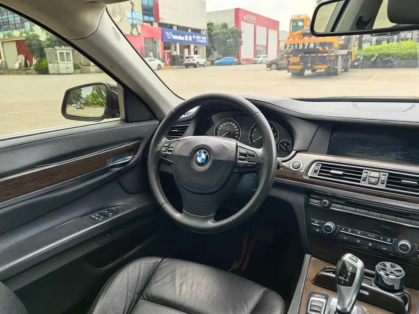 BMW 7 Series 2009 Model 740Li Leading Edition фото 12