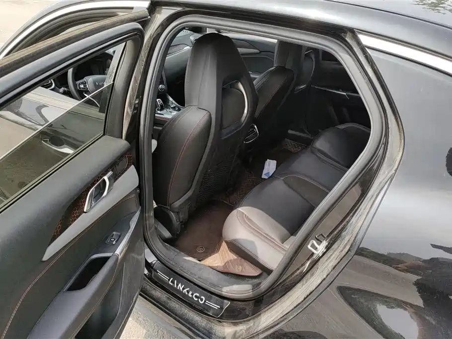 Lynk & Co 03 2019 2.0TD Auto Power Pro Version фото 11