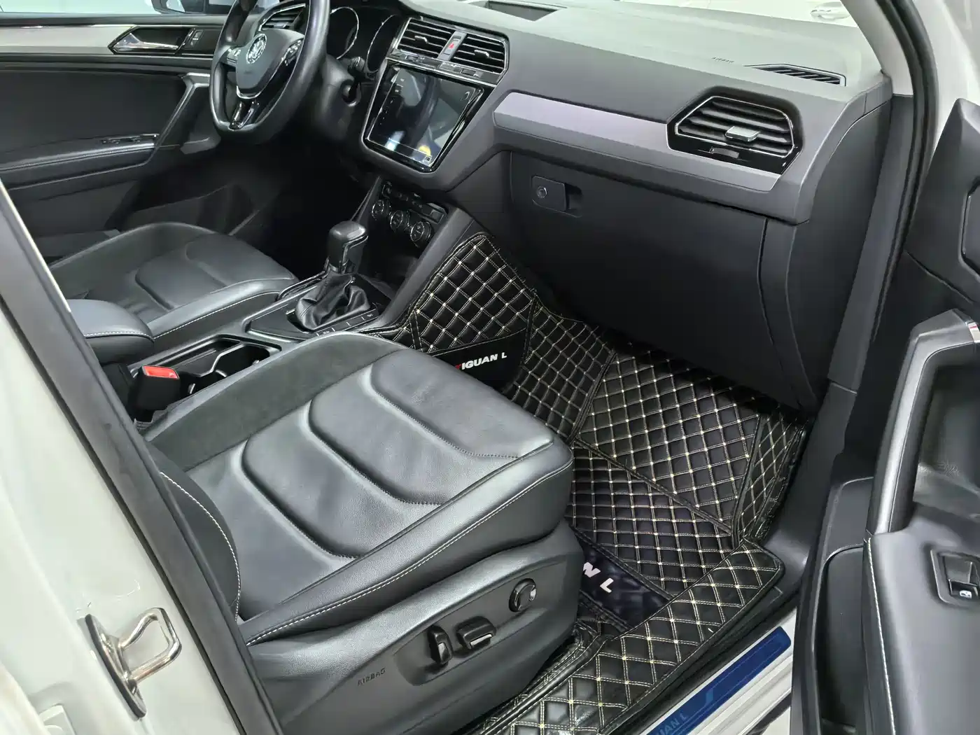 Volkswagen Tiguan L 2019 330TSI Automatic 2WD Panorama Comfort Edition China VI фото 11