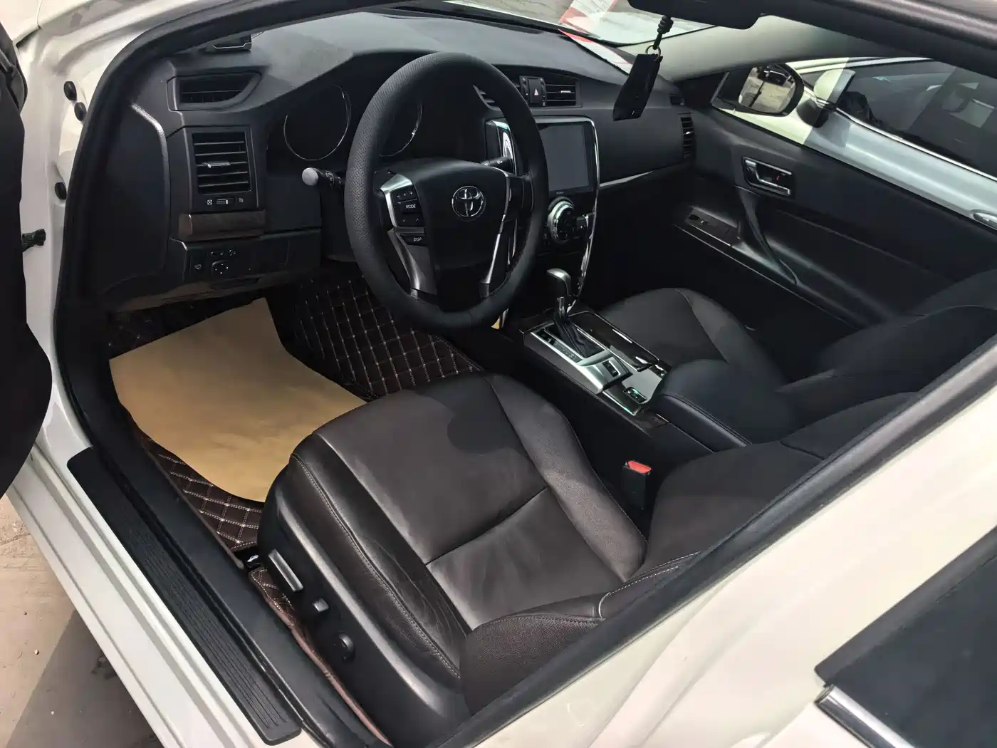 Toyota Reiz 2013 2.5V Elite Edition фото 6