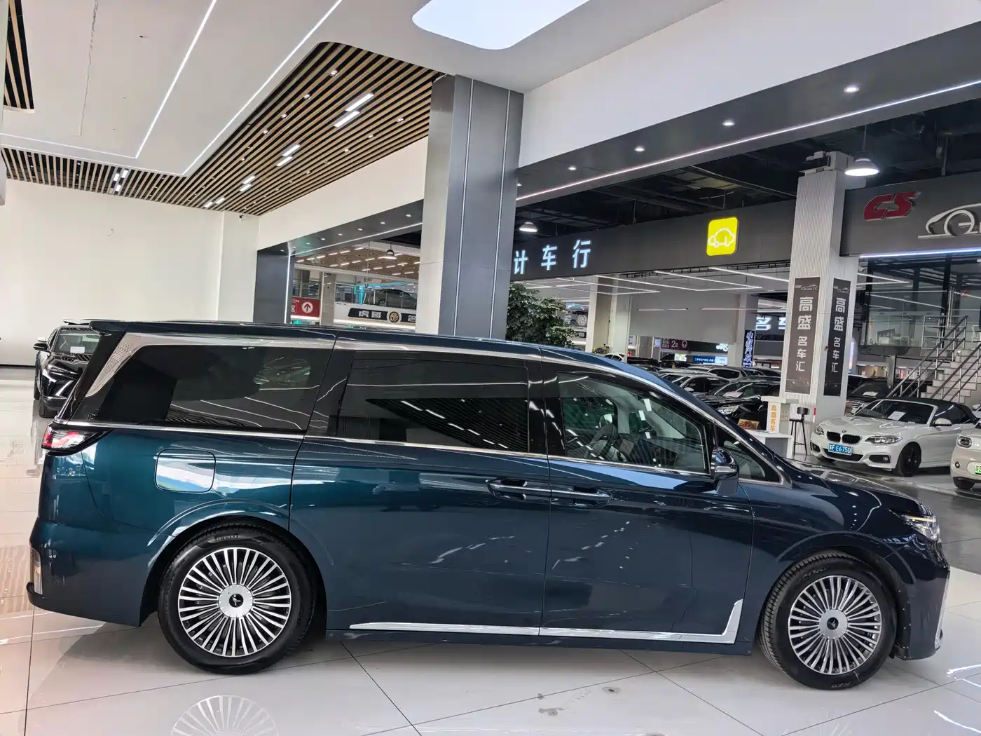 Voyah Auto Voyah Dreamer 2025 PHEV AWD Flagship Kunpeng Edition фото 19
