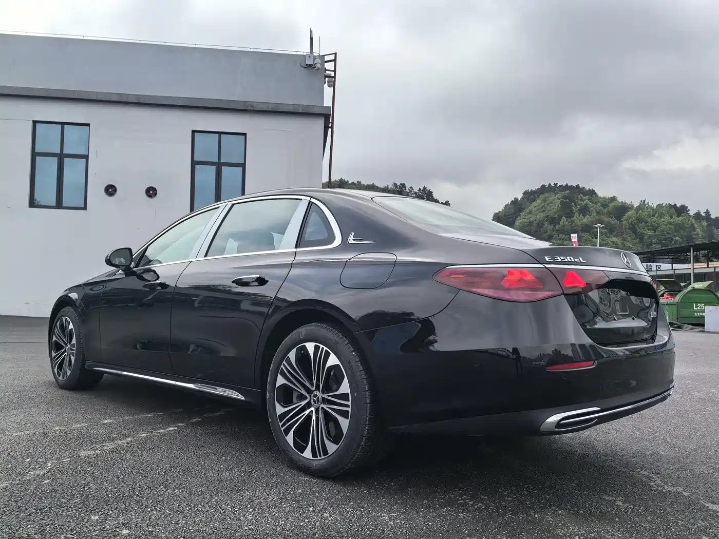 Mercedes-Benz E-Class New Energy 2024 E 350 e L Plug-in Hybrid Sedan фото 11