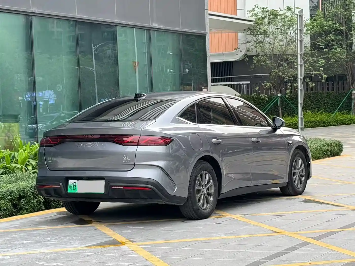 BYD Qin L 2025 DM-i Smart Drive 80KM Premium фото 9