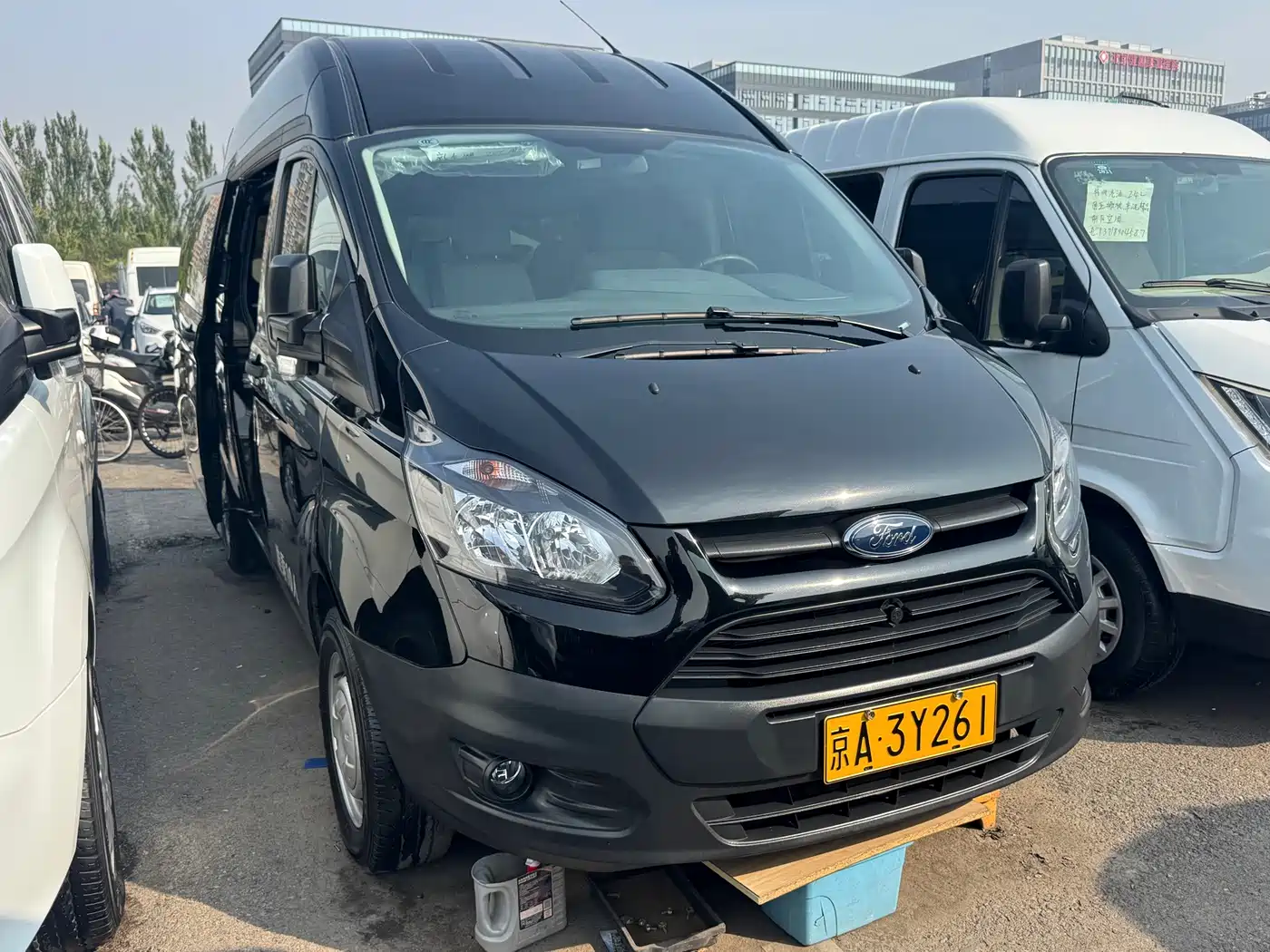 Ford Transit 2023 2022 Model 2.0T Automatic Gasoline Business Travel Luxury Edition Medium Wheelbase Medium Roof 10-12 Seater China VI