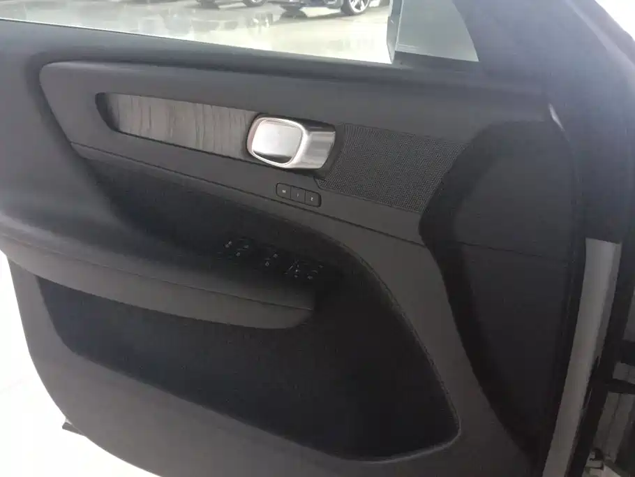 Фото 7 - Volvo XC40