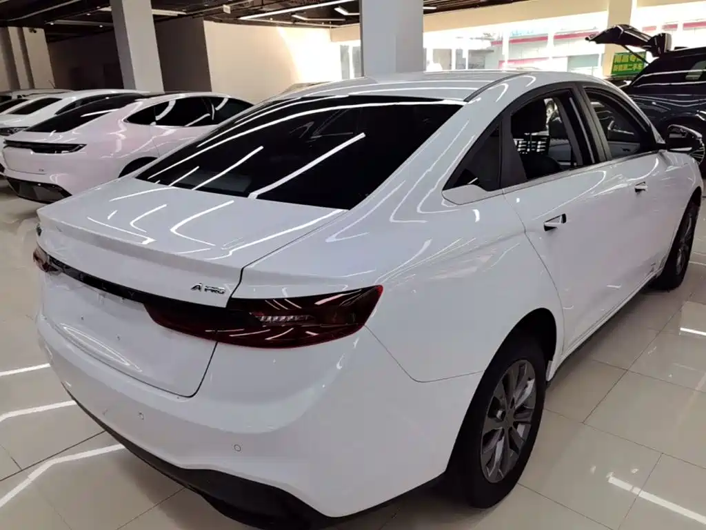 Фото 7 - Geely Geometry A