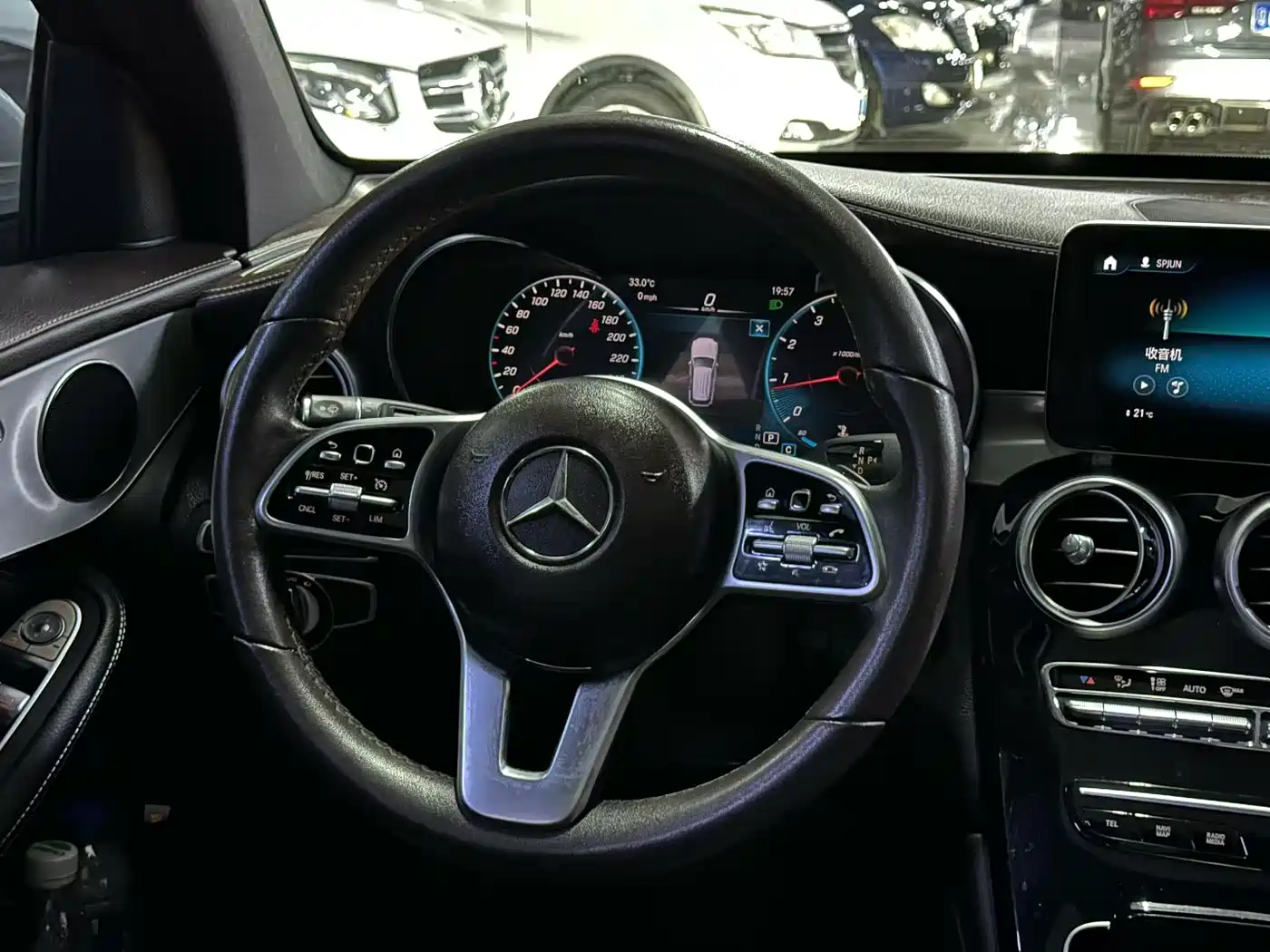 Mercedes-Benz GLC 2020 Facelift GLC 260 L 4MATIC Dynamic фото 4