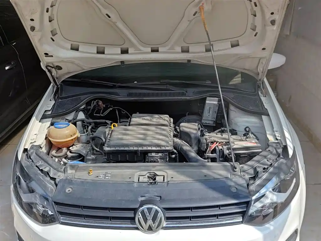 Volkswagen Polo 2016 1.4L Automatic Trend фото 20