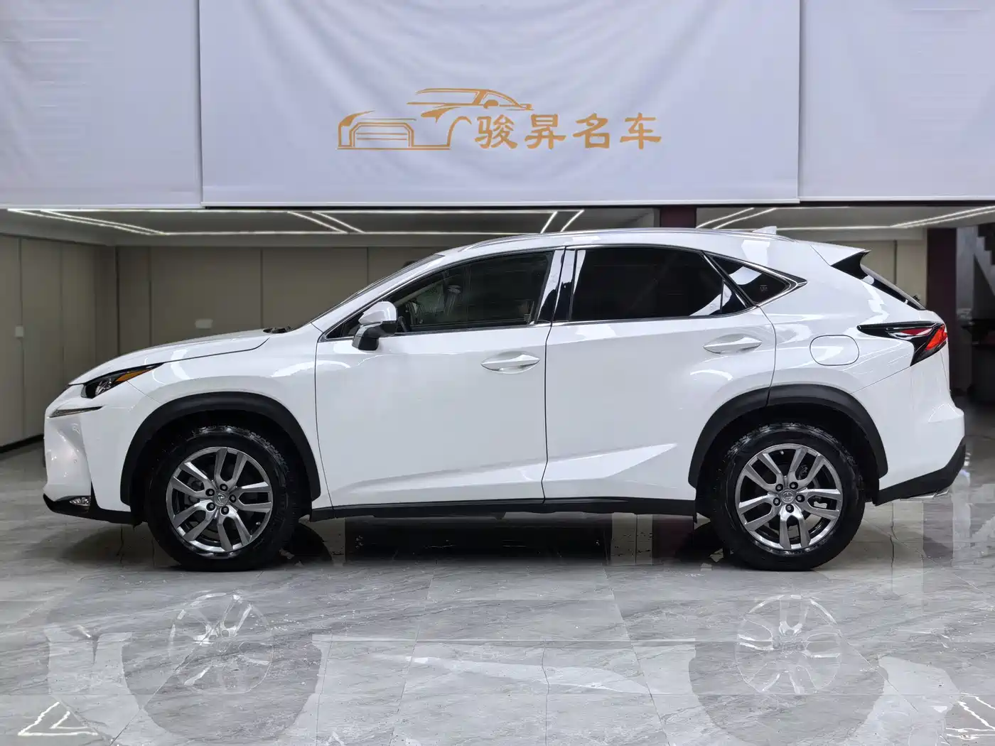 Lexus NX 2015 200t AWD F Sport фото 7