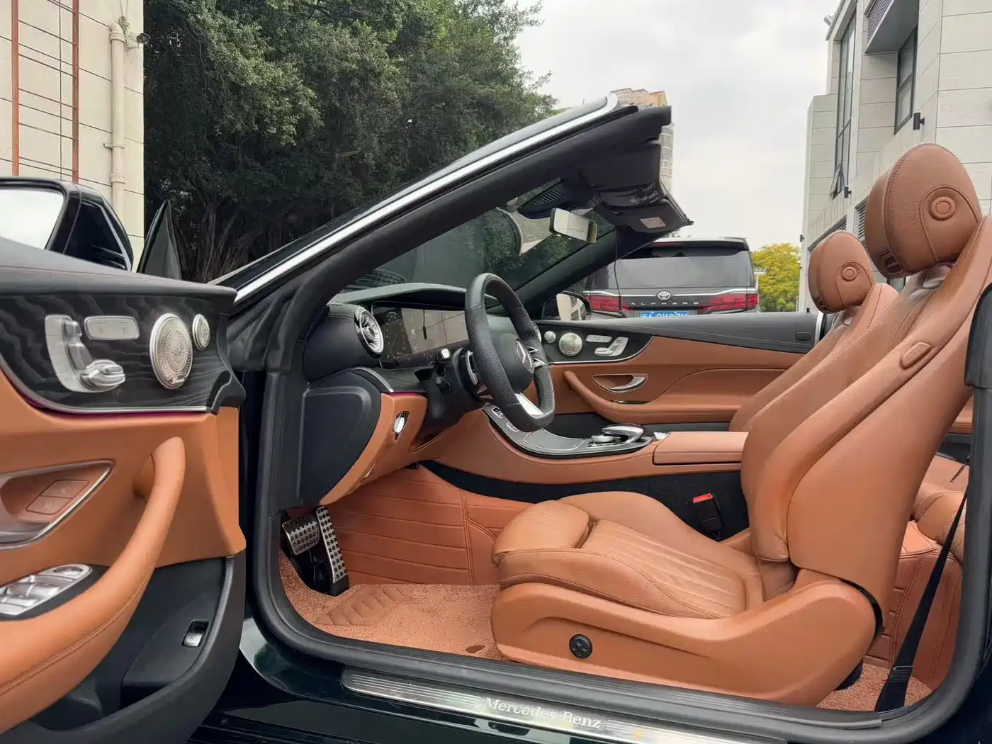 Mercedes-Benz E-Class (Import) 2021 E 260 4MATIC Convertible Coupe фото 4