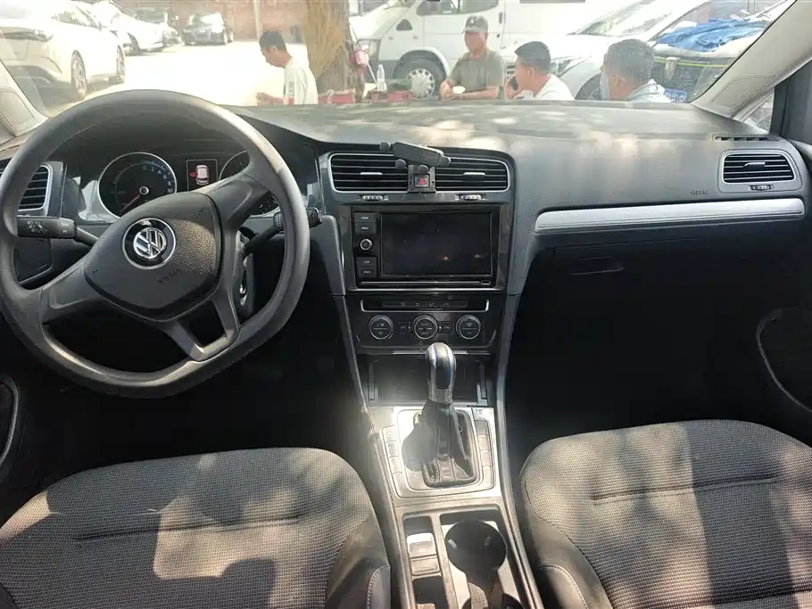 Volkswagen Golf Electric 2020 Chi фото 12