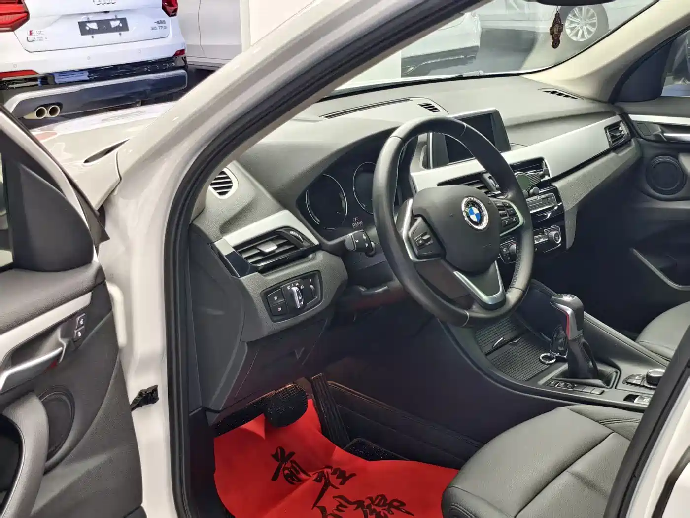 BMW X1 2019 sDrive20Li Leading Model фото 4