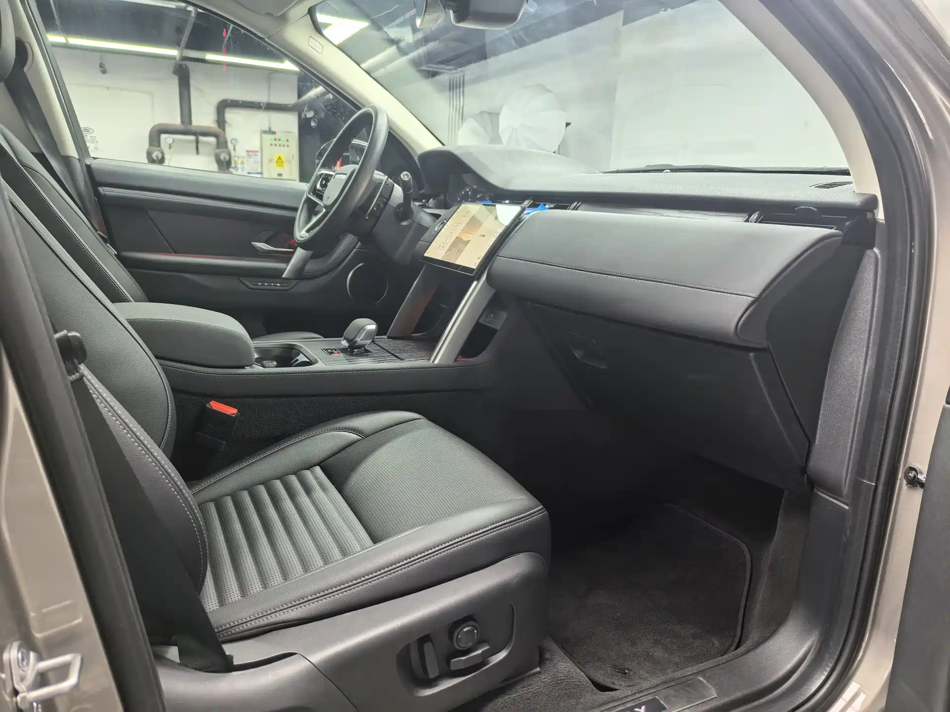 صورة 5 - Land Rover Discovery Sport PHEV