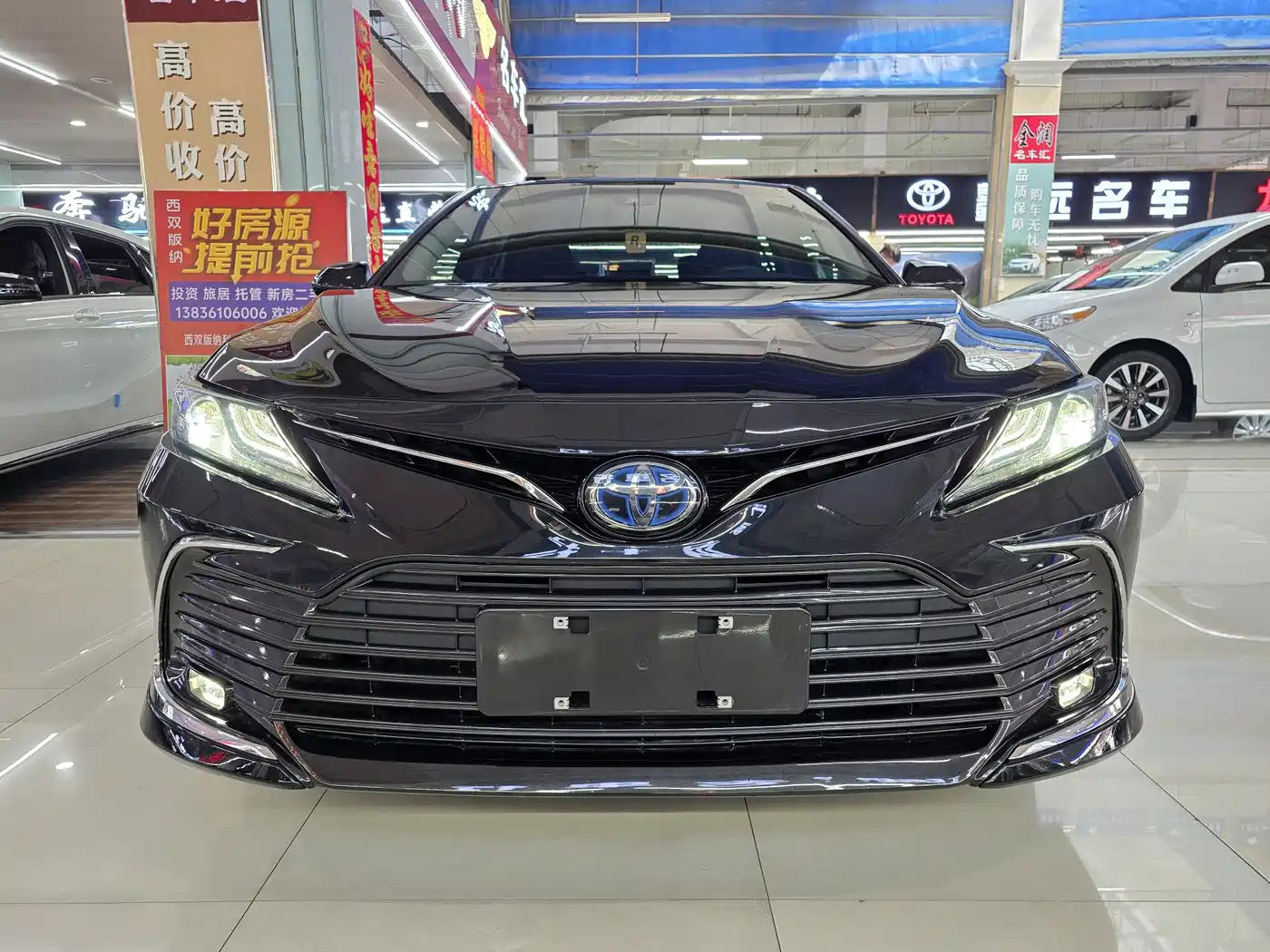 Toyota Camry 2023 Hybrid 2.5HG Luxury Edition фото 2
