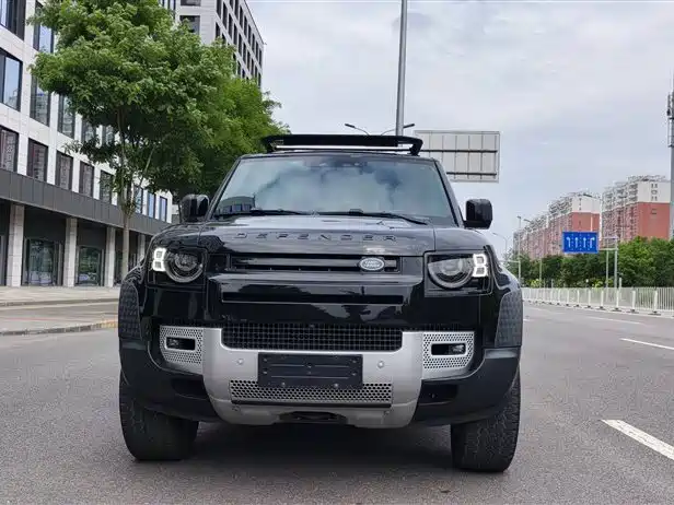 Land Rover Defender 2021 110 P400 Dark Special Edition фото 2
