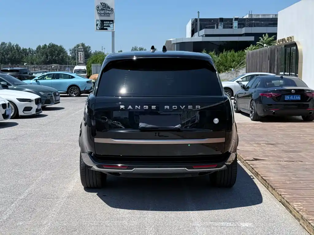 Land Rover Range Rover 2025 2025 3.0 L6 400PS Genesis Extended Wheelbase