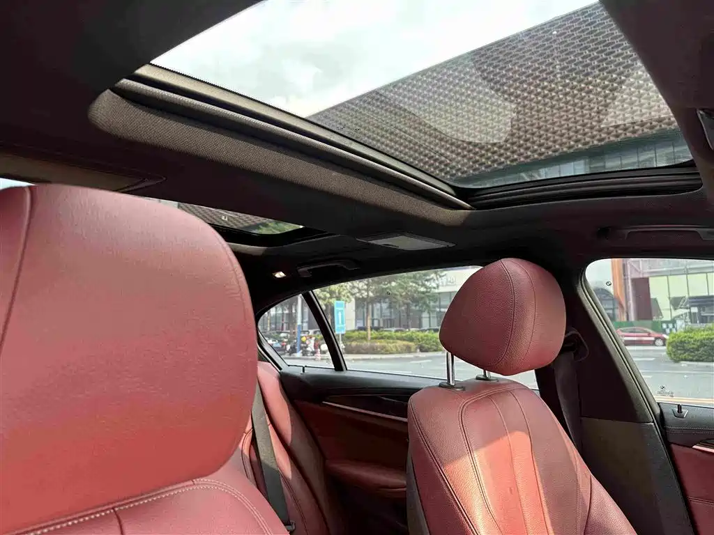 Photo 22 - BMW 5 Series