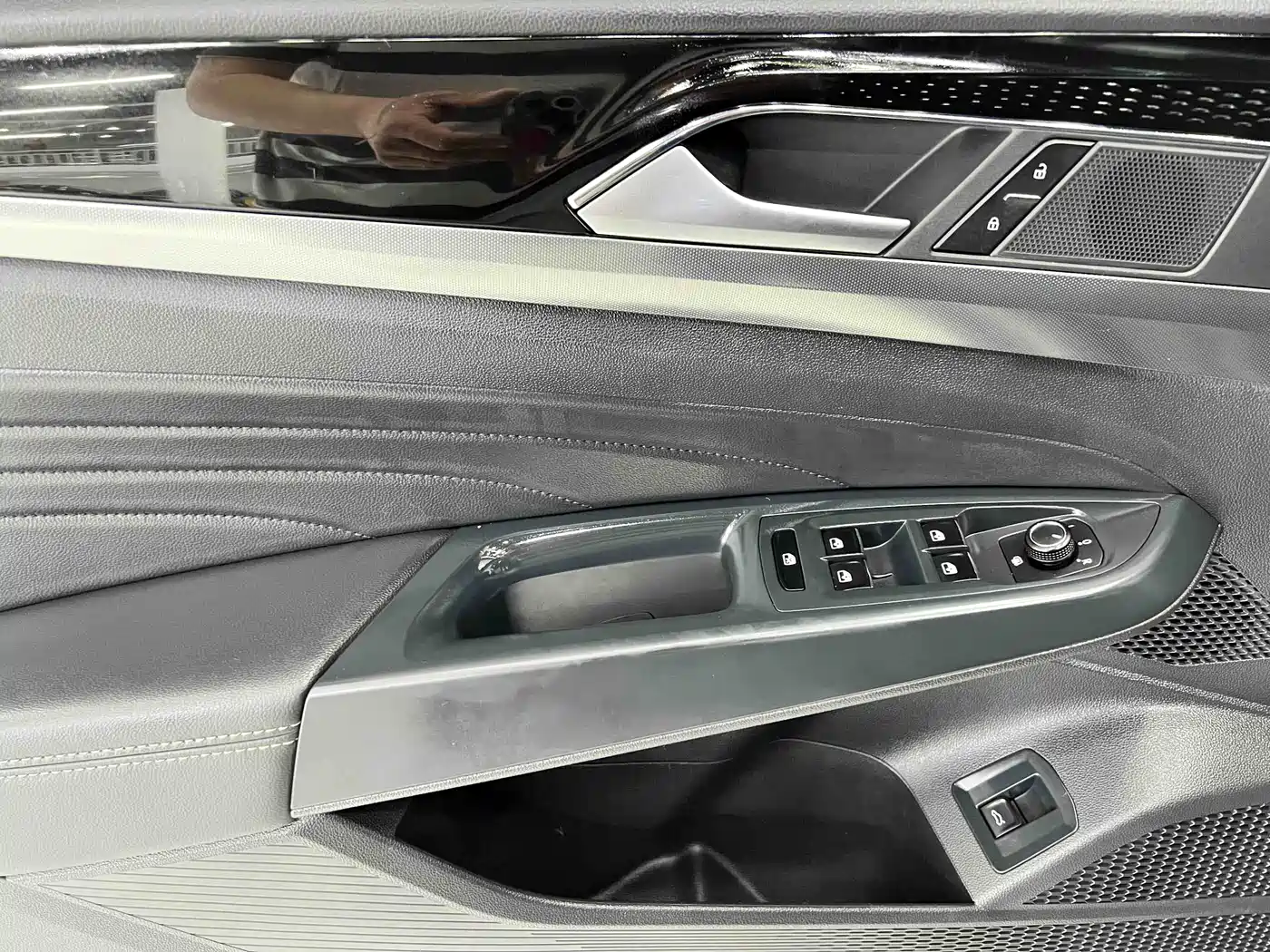 Volkswagen Passat 2022 280TSI Elite Edition фото 8