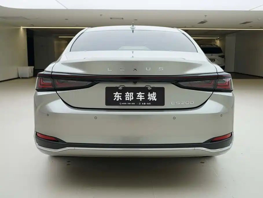 Lexus ES 2026 2025 200 Ultimate Edition