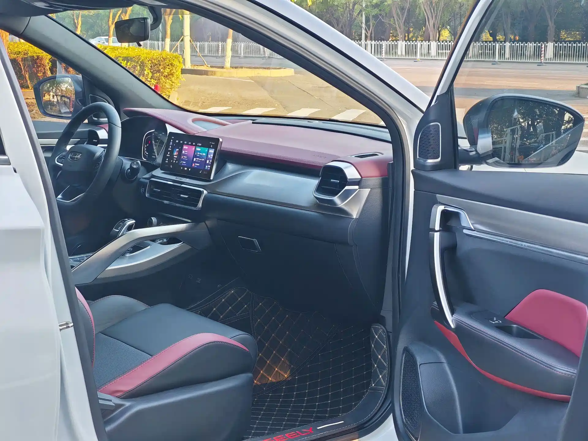 Фото 9 - Geely Coolray
